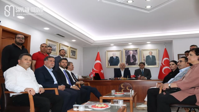 Bakan Karaismailoğlu ve Ak Parti heyeti MHP Adana İl Başkanlığını ziyaret etti…