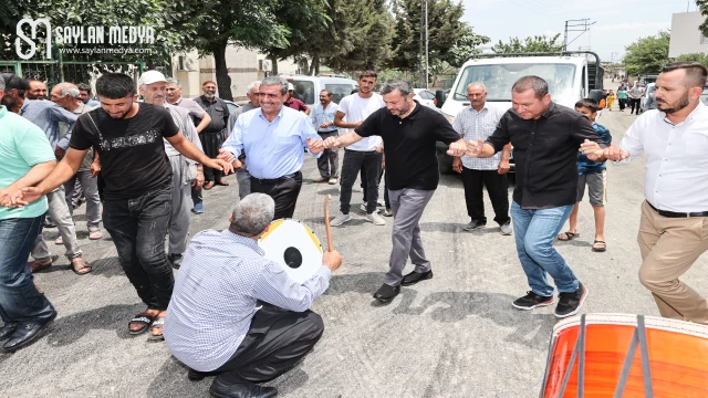 Başkan Kocaispir, Akarcalı'da davul zurna ile karşılandı