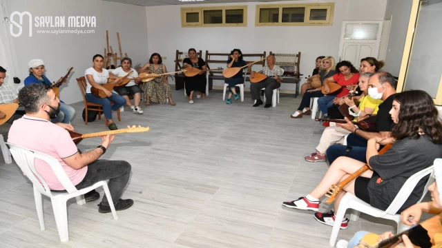 Çukurova Belediyesi’nin 'Bağlama Kursları' açıldı