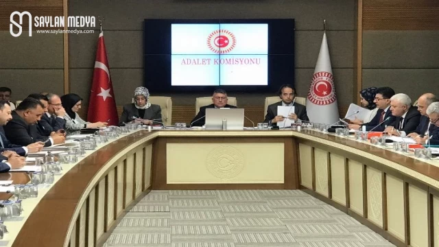 İnternet yasası komisyondan geçti