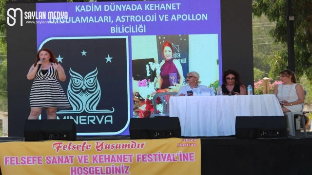 Minerva Emine Gücek, İzmir'de 'Klaros Felsefe Sanat ve Kehanet Festivali'ne katıldı