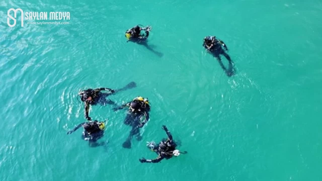 Su altı polisleri Seyhan Gölü’nde çöp topladı