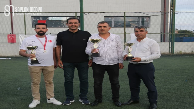 Yüreğir Belediyesi, mahalleler arası futbol turnuvası düzenledi