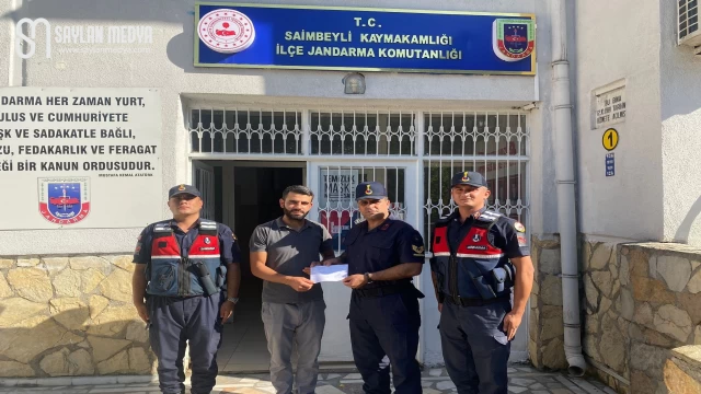 Kendisini polis olarak tanıtan şahısa, 90 Bin TL. gönderdi