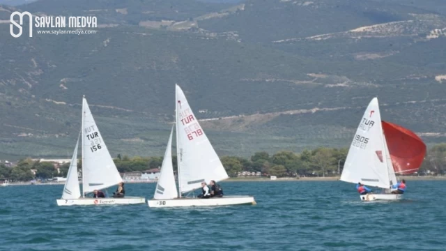 Yelkenler Bursa İznik’te şişiyor