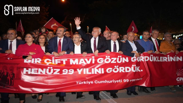 Adana’da Cumhuriyet coşkusu Uğur Mumcu Meydanı’nda taçlandı