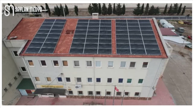 Balıkesir’de okulun çatısına GES kurdular... Sattıkları elektrikle laboratuvar yaptılar