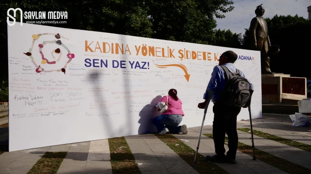 Adana'da, 'Kadına Yönelik Şiddete Karşı Sen de Yaz' panoları kuruldu