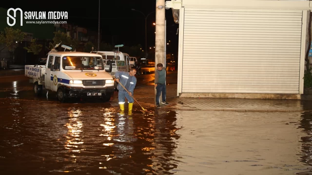 Yüreğir Belediyesi yağış sonrası seferber oldu