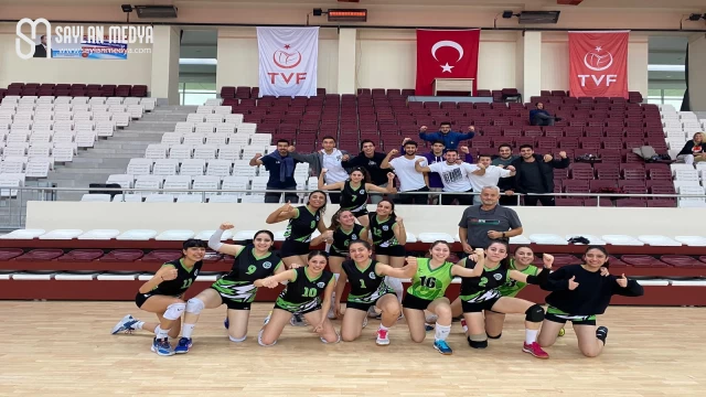 Çukurova Üniversitesi Voleybol Kadın ve Futbol Erkek Öğrenci Takımlarının Büyük Başarısı