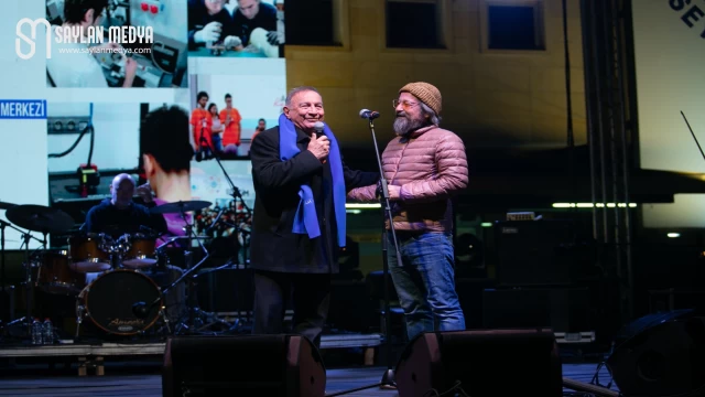 Feridun Düzağaç Yeni Yıl Mesajını Seyhan'dan Verdi