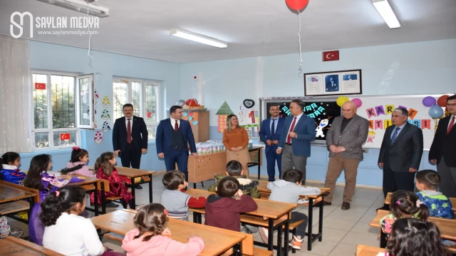 Öğrencilerin karne heyecanına Kaymakam ve Belediye Başkanı da ortak oldu