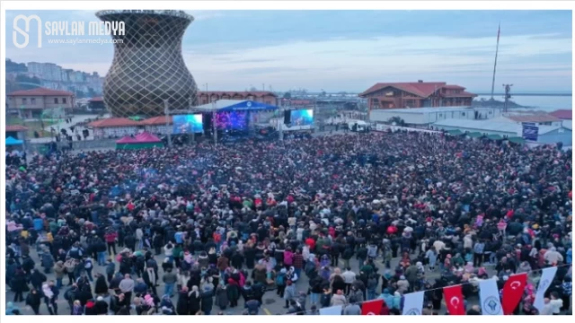 Rize Belediyesi Hamsi Festivali: 9 mangal standında 2,5 ton hamsi pişirildi