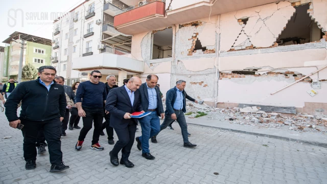 Başkan Soyer Osmaniye’deki depremzedelerle bir araya geldi