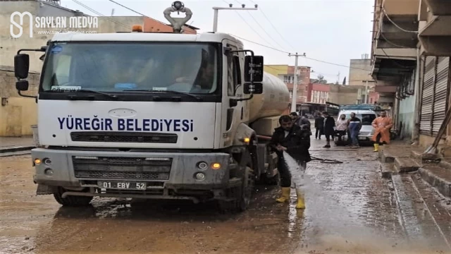 Yüreğir Belediyesi selin vurduğu Şanlıurfa’ya yardıma koştu