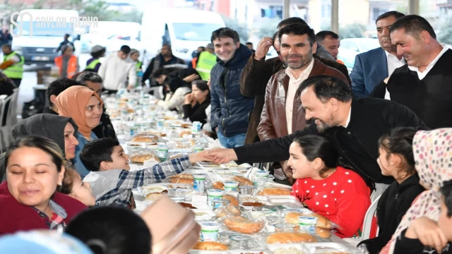 Sarıçam Belediyesi'nin mahalle iftarları devam ediyor