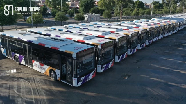 Adanalının hizmetine sunulan 81 yeni otobüsün tanıtımı yapıldı