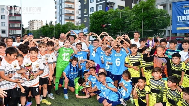 Çukurova Belediyesi'nin düzenlediği Sporun Gülen Yüzü Umut Turnuvasında şampiyon belli oldu