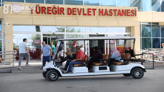 Yüreğir Belediyesi, hastaları özel araçlarla taşıyor