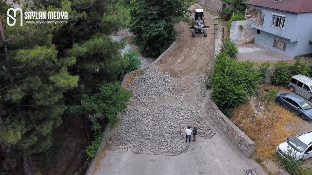 Pozantı Belediyesi'nden yol hamlesi