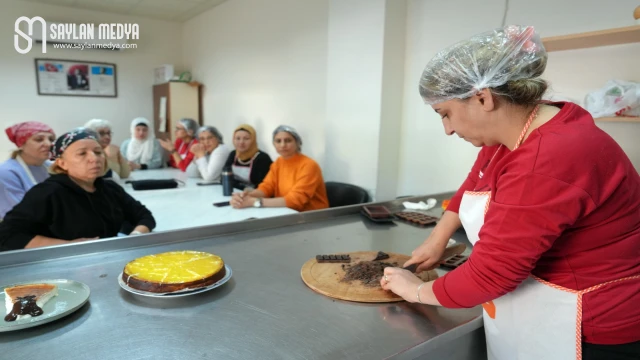 Çukurova Belediyesi'nin çikolata ve pasta yapımı kursuna yoğun ilgi